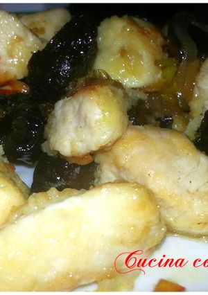 Foto di Bocconcini di pollo con prugne e zenzero