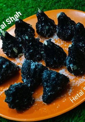 કાળા તલ ના મોદક (Black Til Modak Recipe In Gujarati) રેસીપી મુખ્ય ફોટો