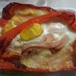 Pimientos rellenos de jamón, queso y huevo