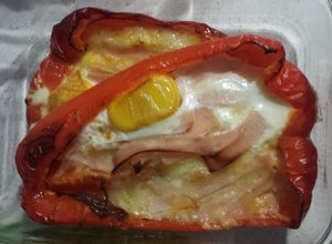 Foto principal de Pimientos rellenos de jamón, queso y huevo