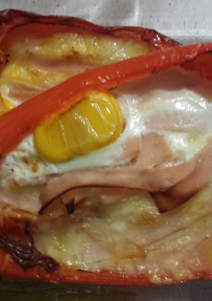 Una foto de Pimientos rellenos de jamón, queso y huevo