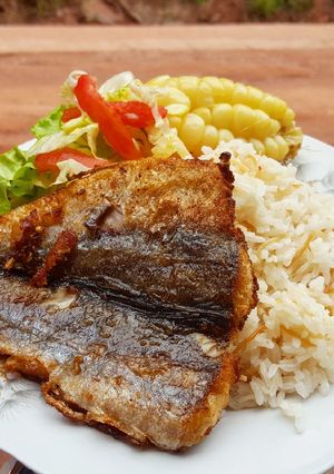 Una foto de Almuerzo de pescado merluza frito