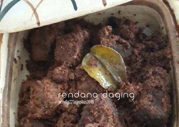 Rendang daging sapi kering