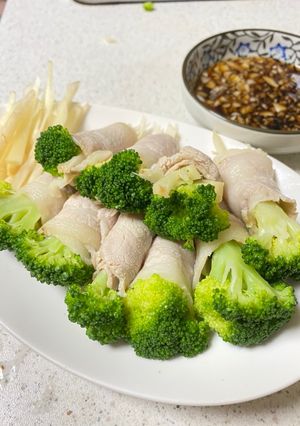 豬肉片捲花椰菜🥦 的食譜成品照片