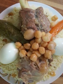 صورة لوصفة طعام باللحم مرقة بيضاء
