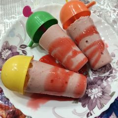 A picture of Strawberry🍓kulfi.