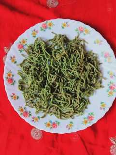પાલક ફુદીના ની સેવ(mint and spinach sev in gujarati recipe) રેસીપી મુખ્ય ફોટો
