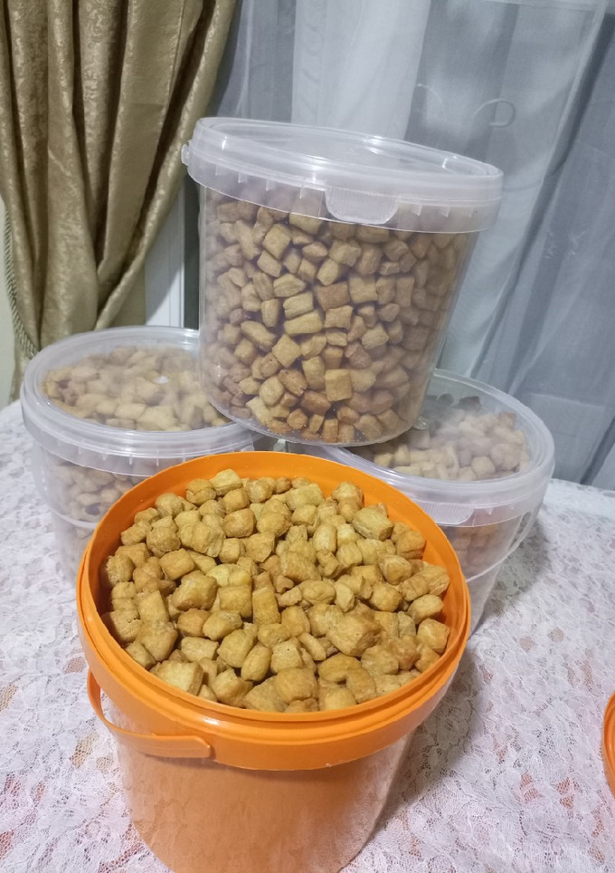 A picture of Crunchy chinchin.