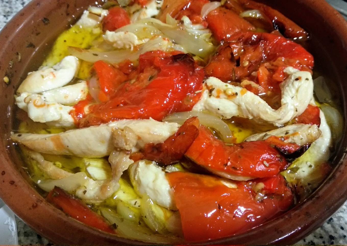 Ensalada templada de pimientos asados y pollo