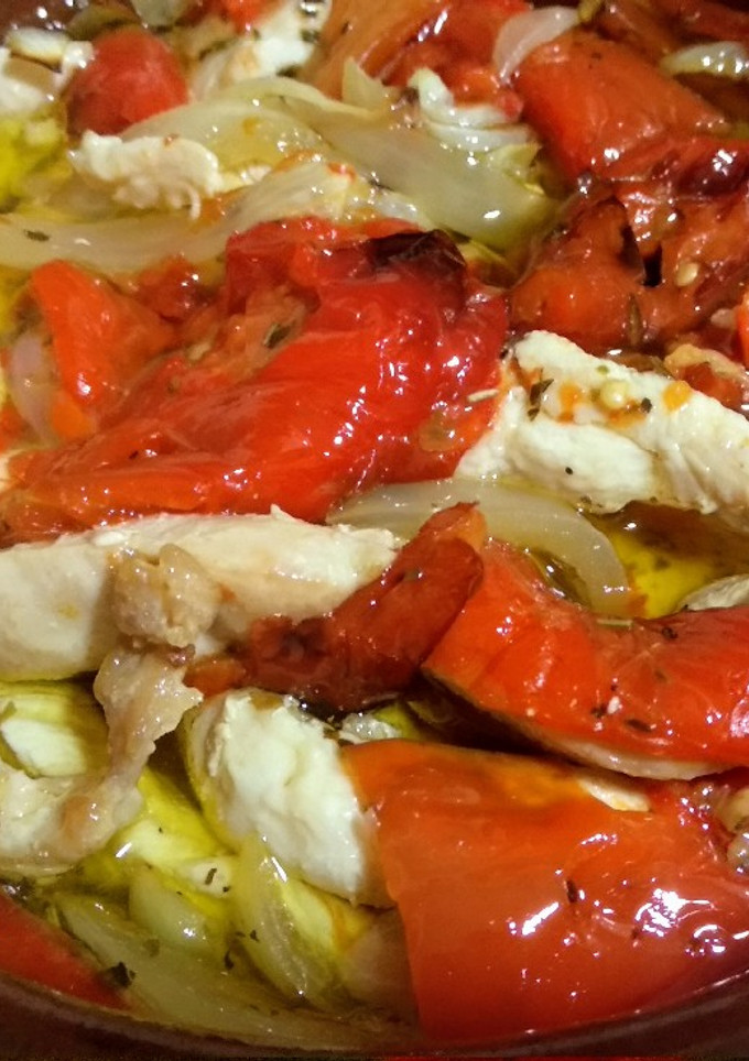 Una foto de Ensalada templada de pimientos asados y pollo