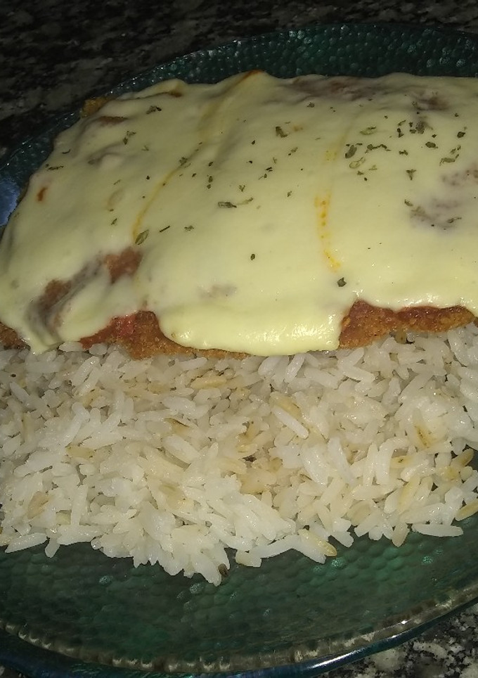 Una foto de Milanesas a la napolitana con Arroz graneado
