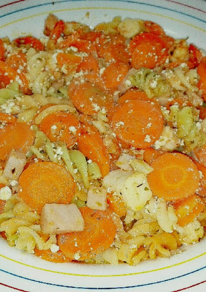 Una foto de Zanahorias con pasta y gambas al pilpil al toque de requesón