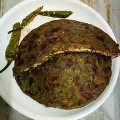 A picture of Spinach paneer paratha.