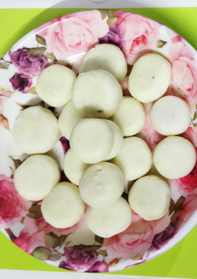 મલાઈ પેંડા (Malai Penda Recipe In Gujarati) રેસીપી મુખ્ય ફોટો