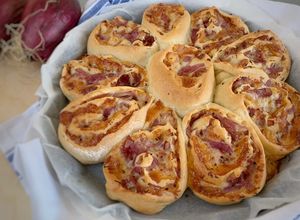 Foto di Torta di Rose con Cipolla Rossa di Tropea