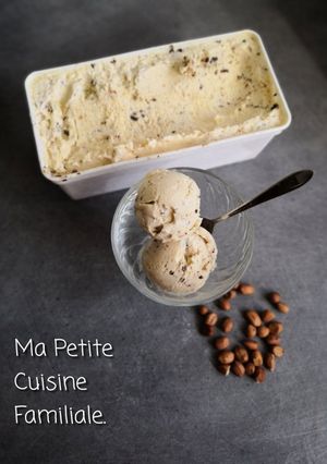 Une photo de Crème glacée au beurre de cacahuètes sans sorbetière