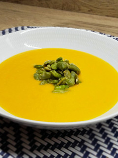 Una foto de Crema de zanahoria con habitas
