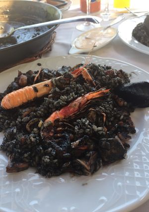 Una foto de Arroz negro estilo queen👸