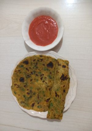 મૂળા ભાજીના પરાઠા (Mooli Bhaji Paratha Recipe In Gujarati) રેસીપી મુખ્ય ફોટો