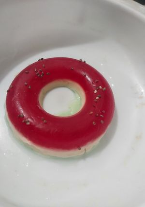 Una foto de 🍉Donitas de Gelatina simil sandía