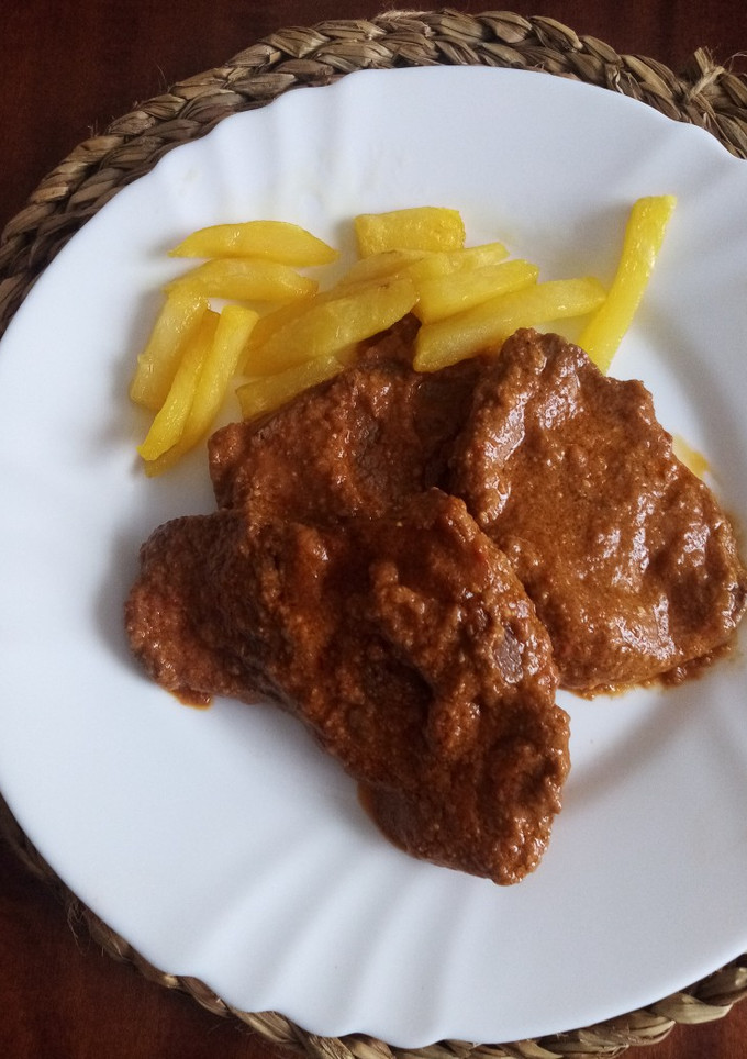 Una foto de Estofado de ternera en salsa de nueces