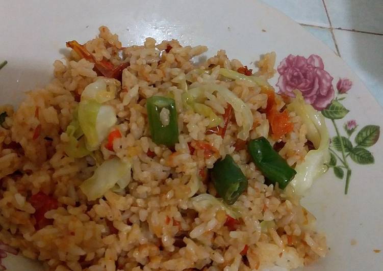 Langkah Mudah untuk Menyiapkan Nasi Goreng Campur Kol dan Buncis Pedas , Lezat