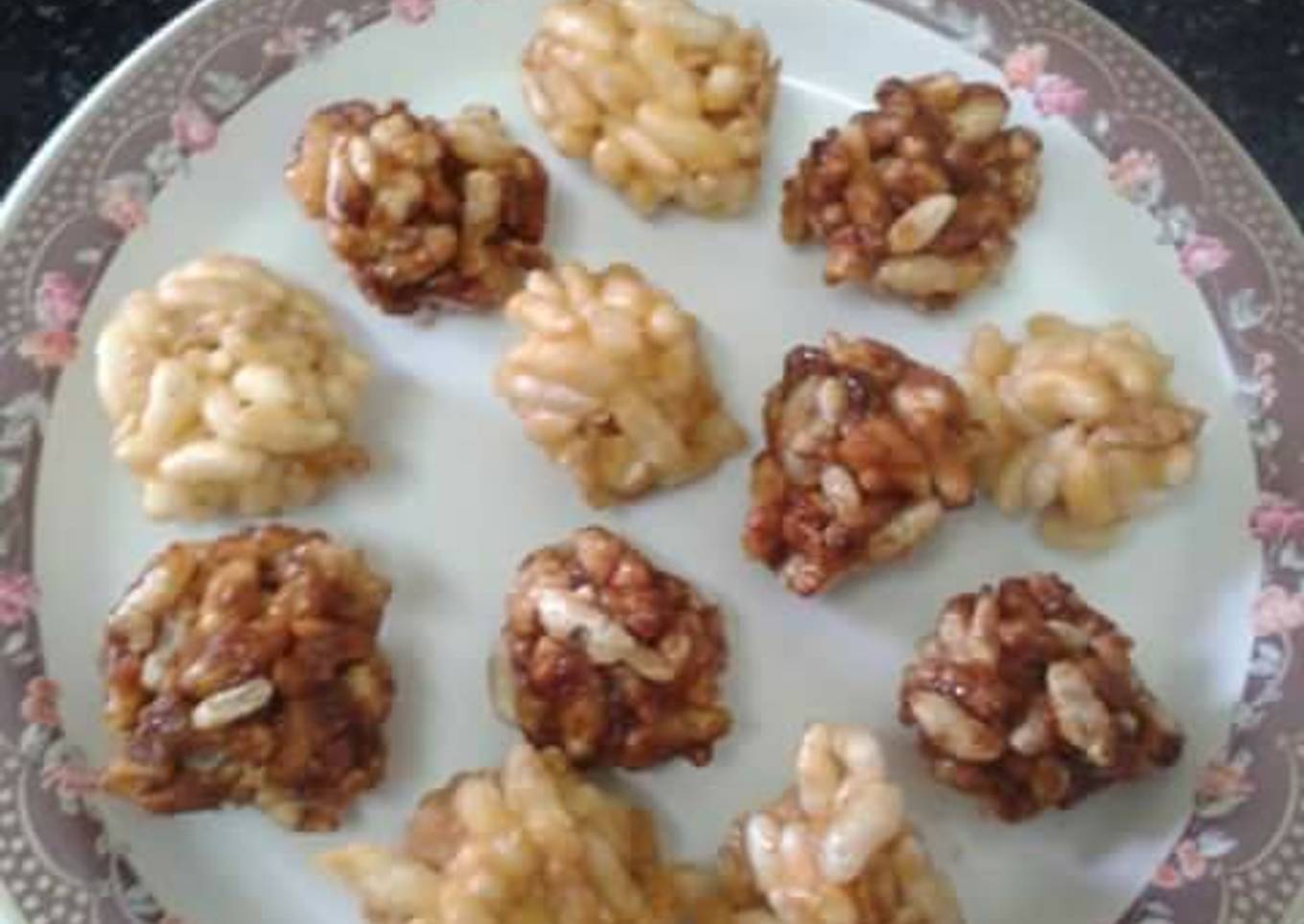 Cornflakes Puffed Rice Ladoo / Murmura Jaggery Ladoo