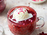 રેડ વેલવેટ મગ કેક (Red Velvet Mug Cake Recipe In Gujarati)