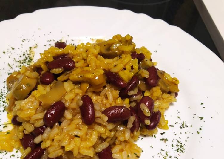 Arroz con habichuelas pintas y champiñones