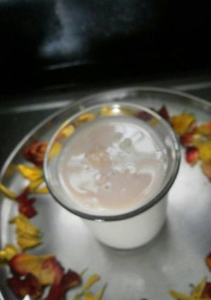 A picture of Apple milk shake.