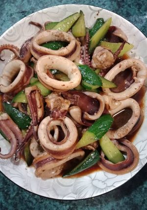 小黃瓜炒中卷 的食譜成品照片