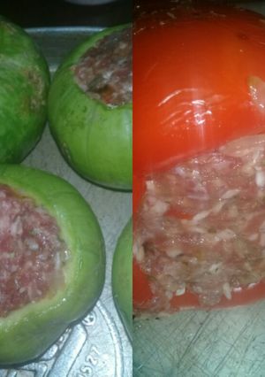 Una foto de Pimiento y zapallitos rellenos 🍽🍷