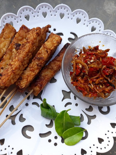 Foto resep 12. Sate tempe cocol teri sambel pedes