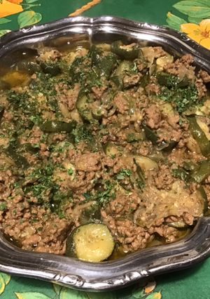 Une photo de Bœuf épicé aux courgettes, oignons et persil