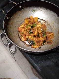 உருளைக்கிழங்கு பொரியல் (Urulaikilanku poriyal recipe in tamil) செய்முறை முக்கிய புகைப்படம்