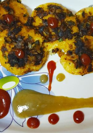 A picture of Masala idli.