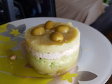 Causa limeña de atún y patitas de cangrejo