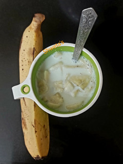 દૂધ - કેળા (banana with milk recipe in Gujarati) રેસીપી મુખ્ય ફોટો