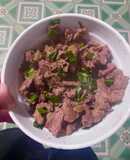 Thịt ngựa xào lá tỏi