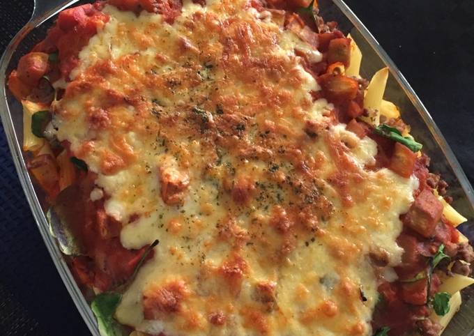 Baked meaty pasta with spinach,tomato and aubergine
