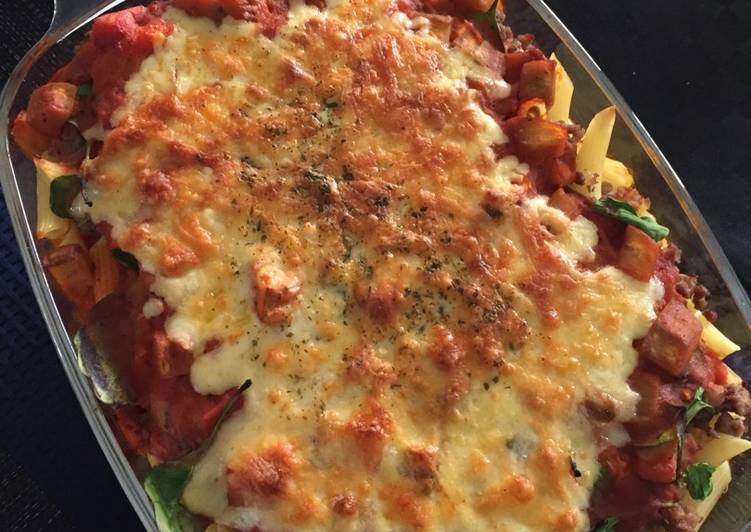 Easy Way to Prepare Yummy Baked meaty pasta with spinach,tomato and aubergine