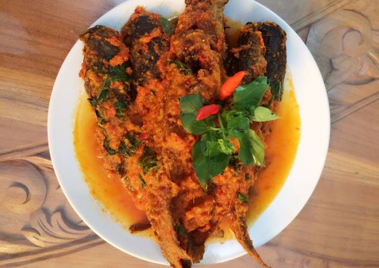Langkah Mudah untuk Menyiapkan Lele bumbu rujak kemangi 👍😍, Lezat Sekali
