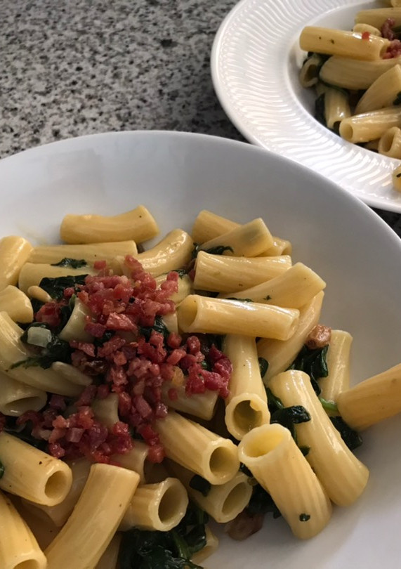 Una foto de Pasta con espinacas