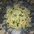Fideos caseros con crema de leche y cebolla de verdeo