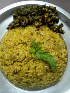 புதினா சாதம் (Pudhina Rice) (Puthina satham recipe in tamil) செய்முறை முக்கிய புகைப்படம்