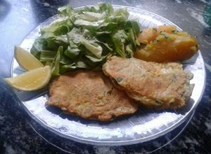 Una foto de Pescado marinado con ajo, limón y tempura de cilantro!