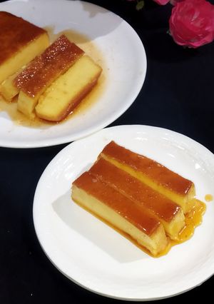 कस्टर्ड कैरेमल केक (custard caramel cake recipe in Hindi) रेसिपी मुख्य फोटो