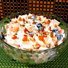 A picture of Fruit salad with yoghurt.