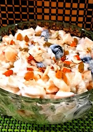 A picture of Fruit salad with yoghurt.
