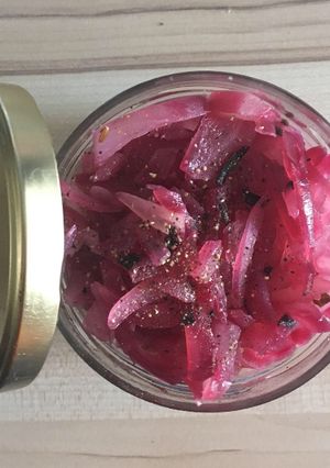Une photo de Oignons rouges pickles